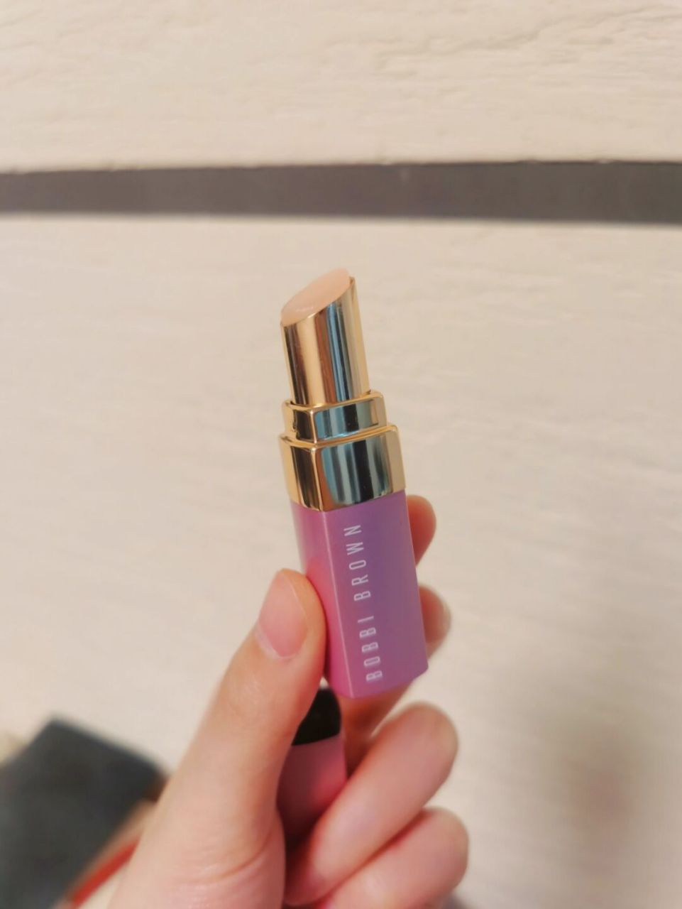 bobbibrown变色|干唇星人的救命唇膏 一入秋嘴唇就开始干了 冬天可以