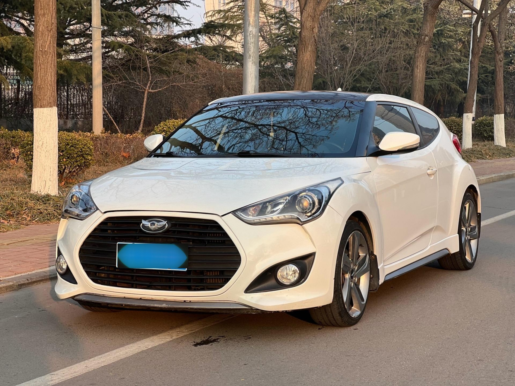 14年现代飞思 三门四座小跑车 外观拉风 1.