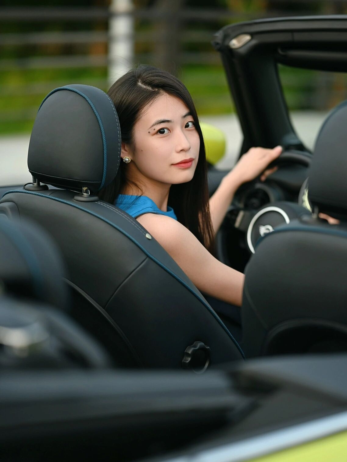 但是貌似不适合我这种新手女生开 女孩子还是适合小小的车 最近看车