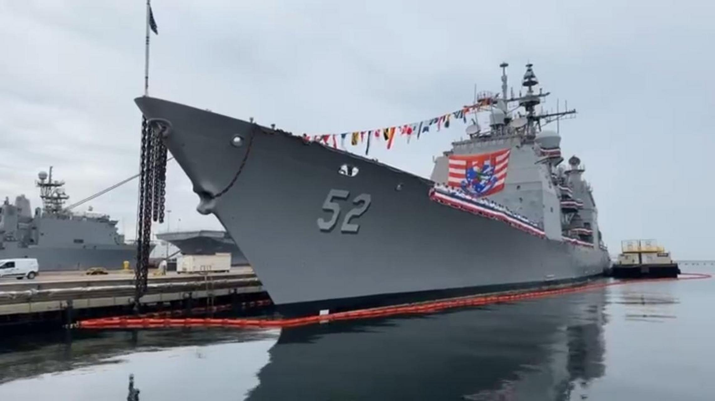 美国海军"邦克山"cg 52号巡洋舰在圣迭戈海军基地举行退役仪式.