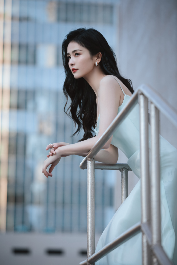 白鹿蓝裙街拍精选