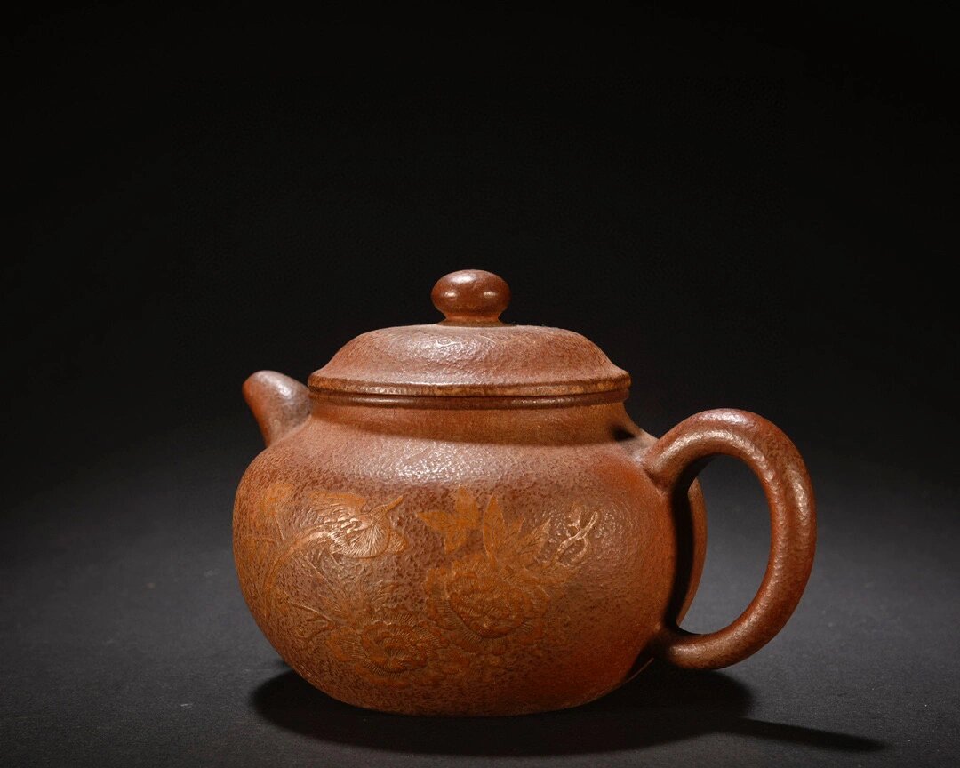 【老紫砂堆凤凰牡丹图茶壶】【李茂林造】 李茂林造 老紫砂堆凤凰牡丹