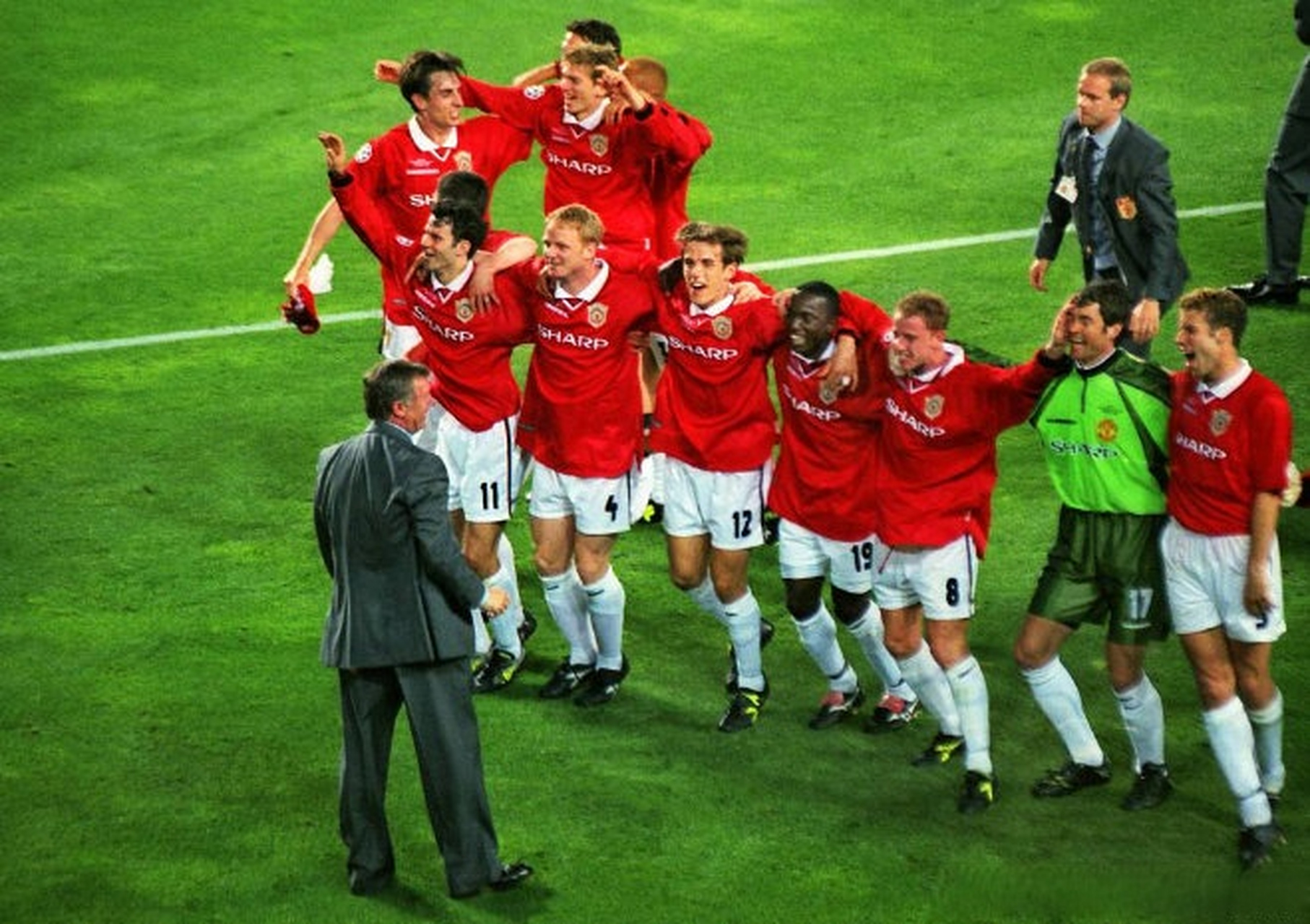 拉爵谈99欧冠决赛:曼联像缺了丁丁和魔人的曼城,但战斗到底  近日