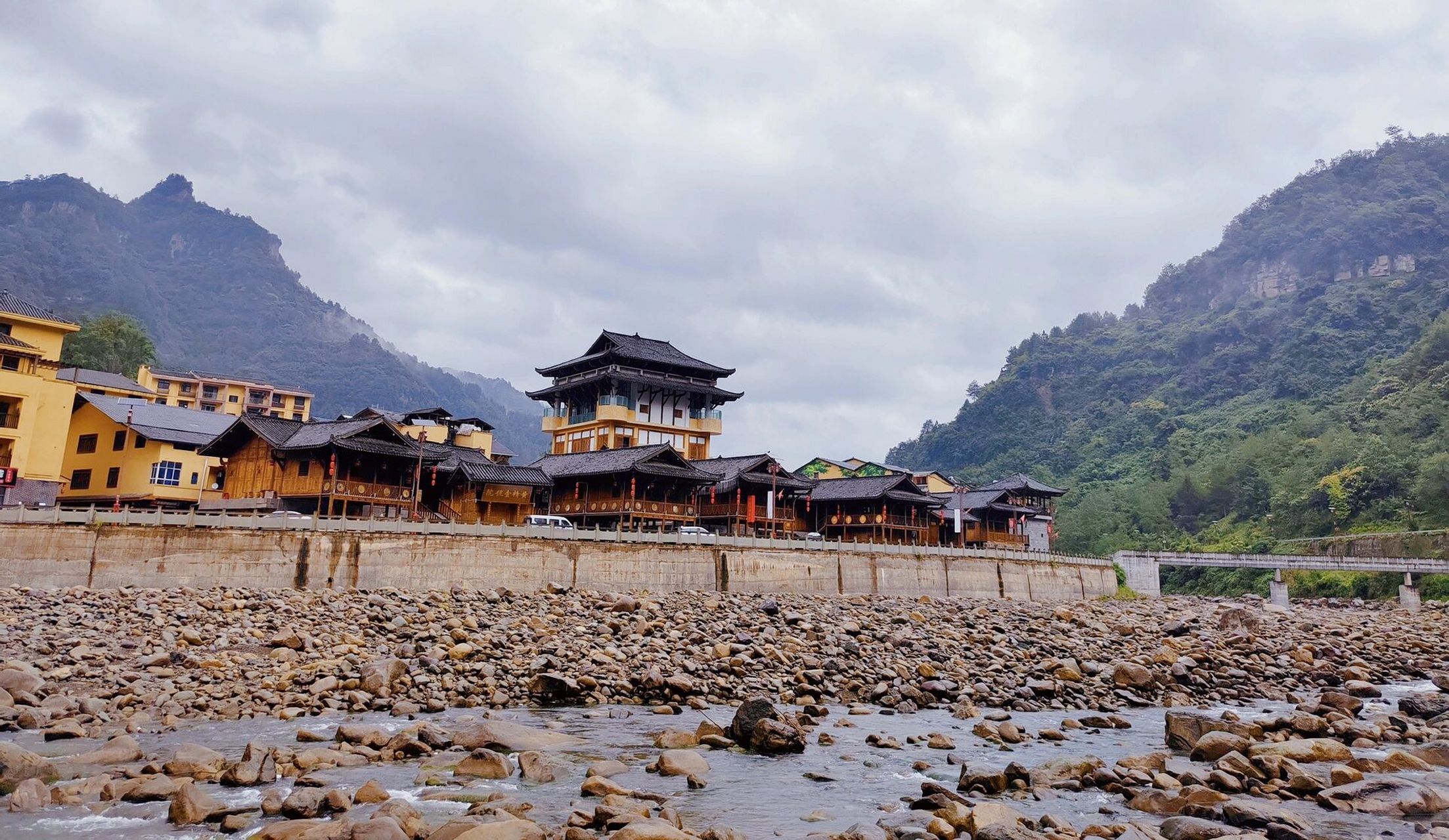 石柱中益乡 这里四面环山 这里空气清新 这里温度24·c 犹如大山深处