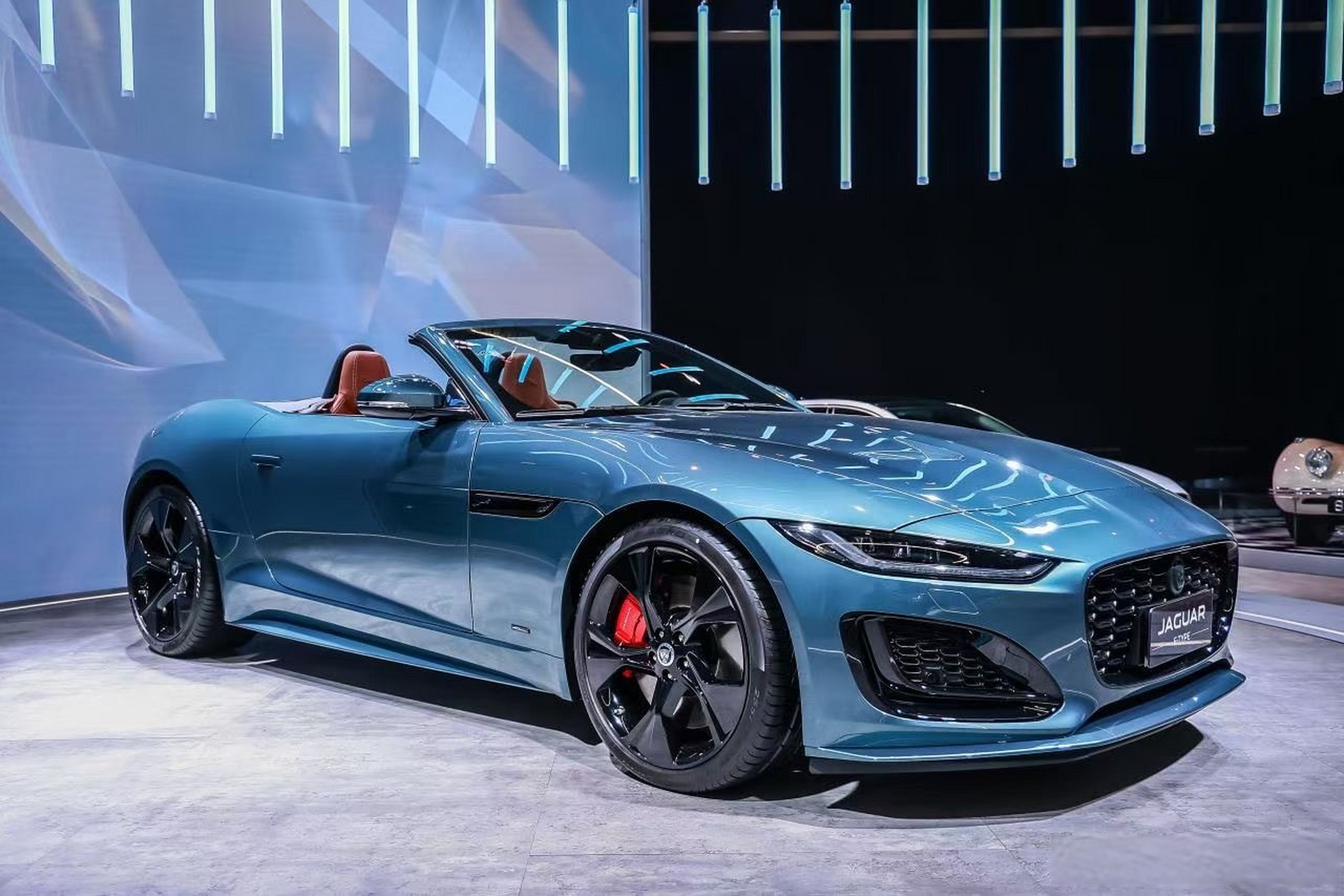 豪车超跑#捷豹f-type 75周年典藏版 正式上市 多了20寸大轮毂,座胰