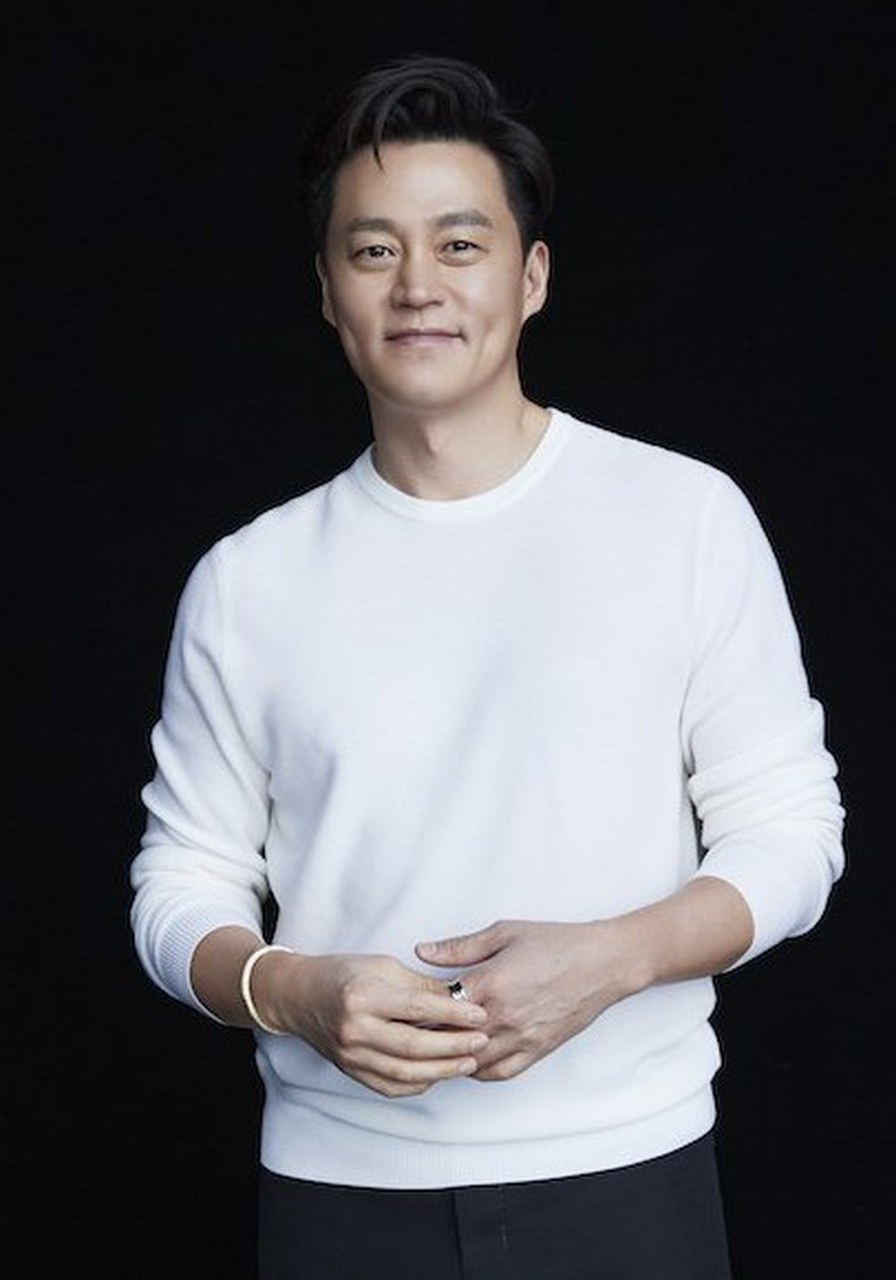 韩国顶级演员李瑞镇前女友上传聊天记录,称交往了四年,最近被单方面