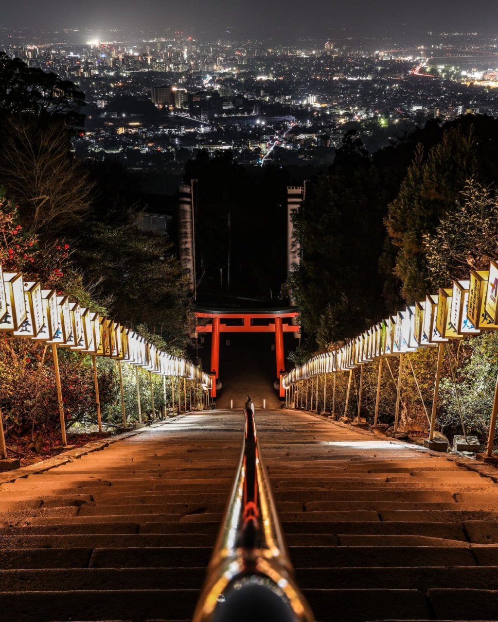 宛如神明俯瞰人间的绝美夜景! 你们看过高良大社94吗?