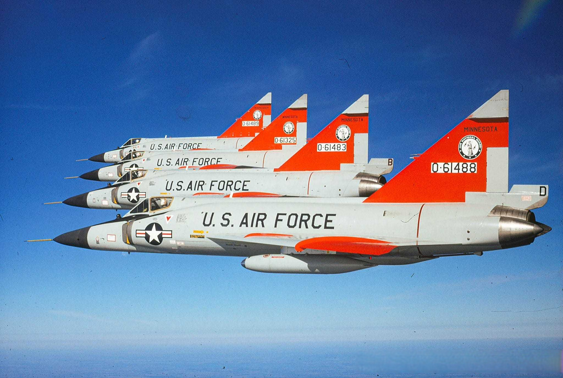 f-102三角剑四机编队