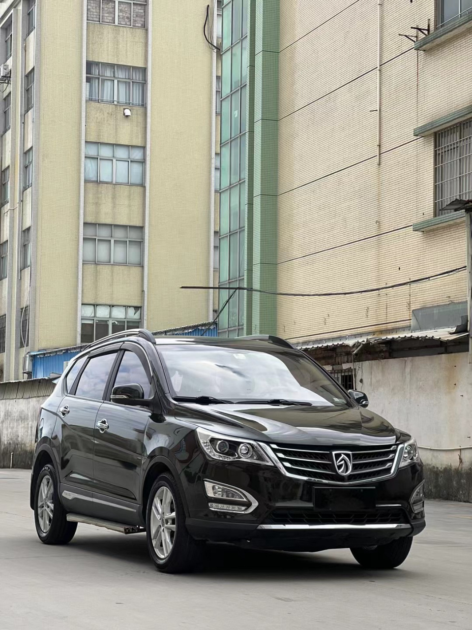 15年宝骏560 2.58万(供车首付3千),2015年11月宝骏560手动1.