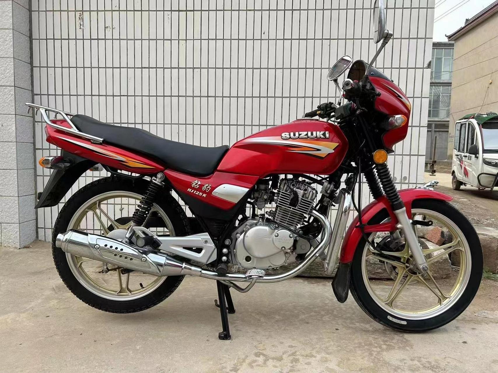 精品带豹头的铃木钻豹王125到货一台,整车原版原装,机器巅峰状态纯正