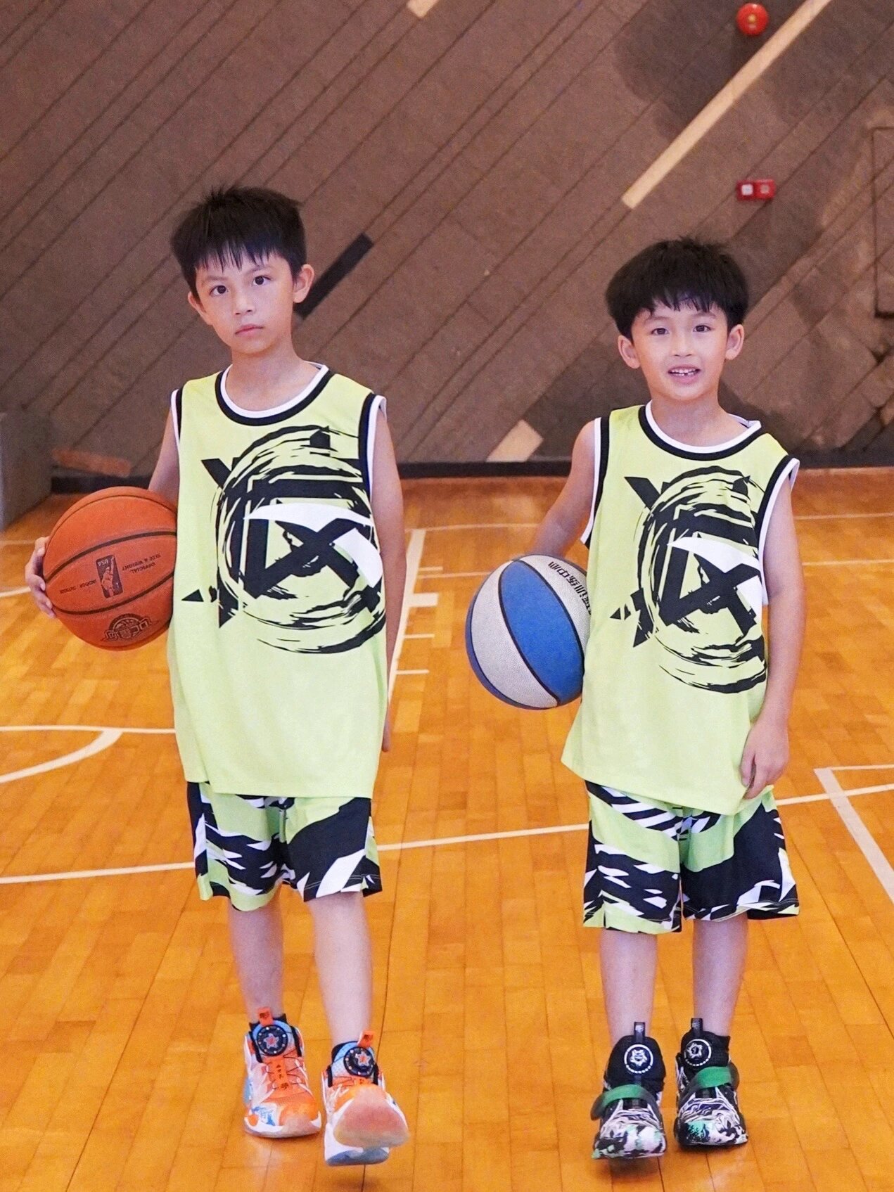 🏀爱打篮球的"双胞胎"校草儿子!真的太帅了!