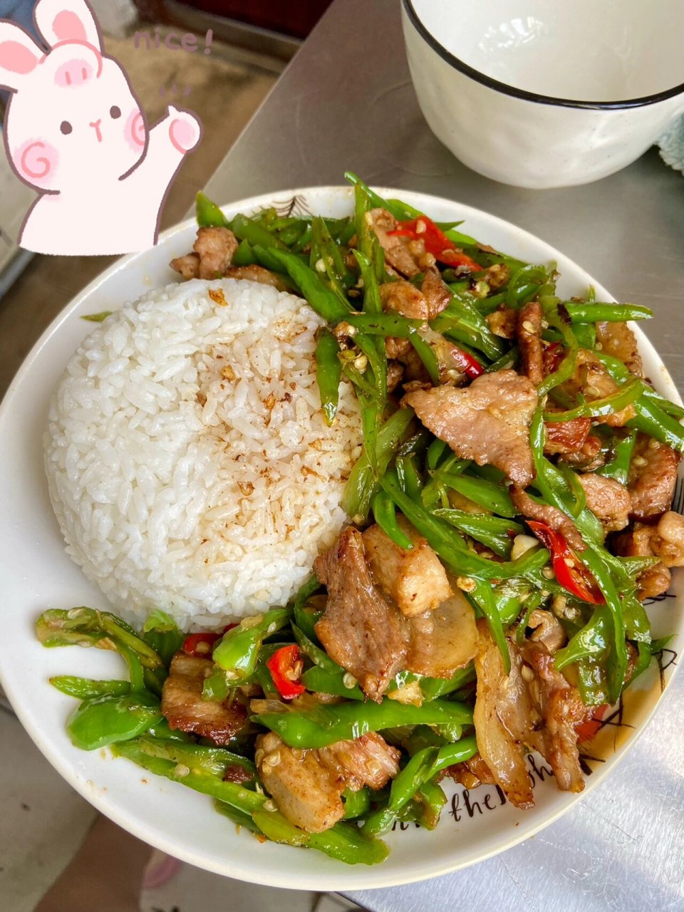这才是真正的辣椒炒肉盖浇饭!