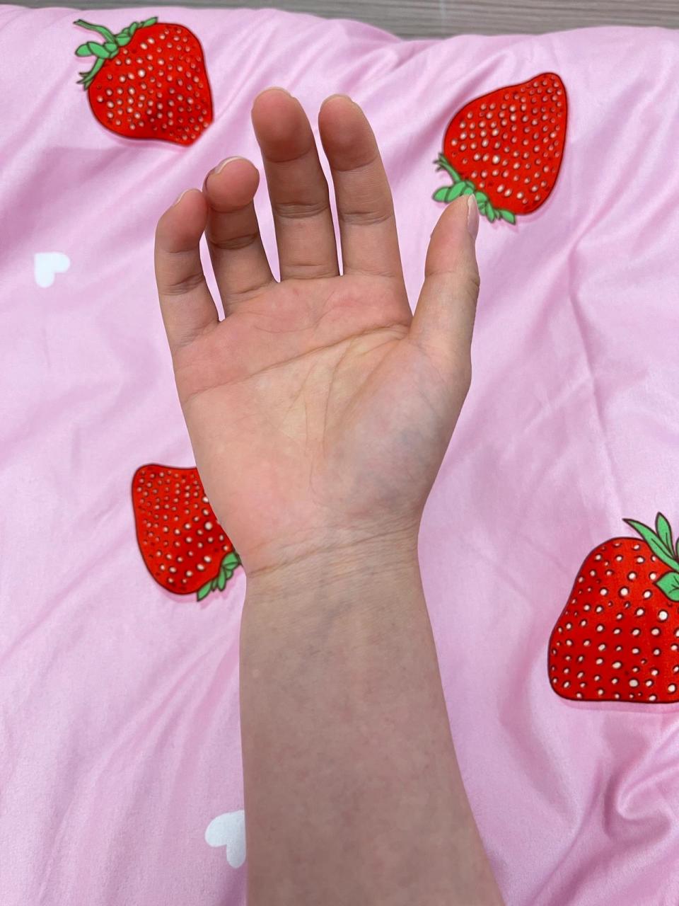 女孩子右手断掌纹好不好06 很少看到有女孩子断掌,有说好有说不好的