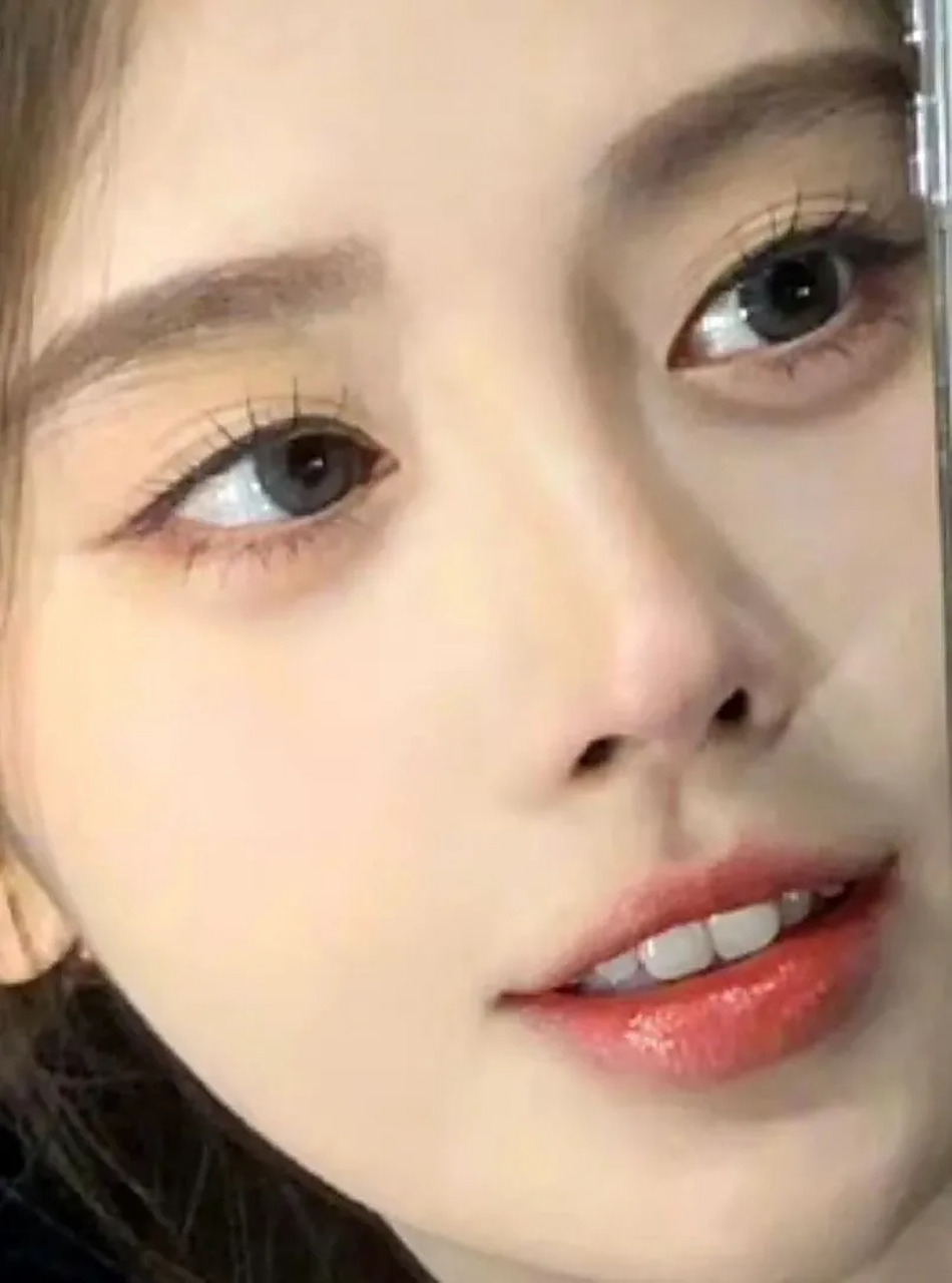 鞠婧祎这眼睛还要贴双眼皮啊?这也是鞠婧祎妆容的秘诀之一吗?