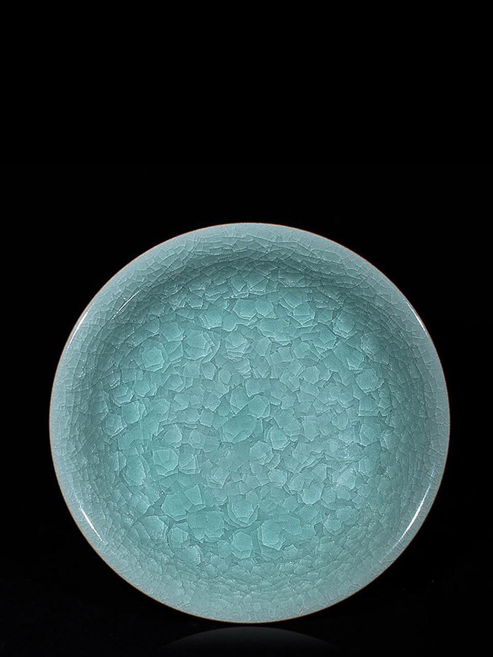 今日分享  冰裂高足盘龙泉青瓷 冰裂纹又称开片原,是一种古老的汉族