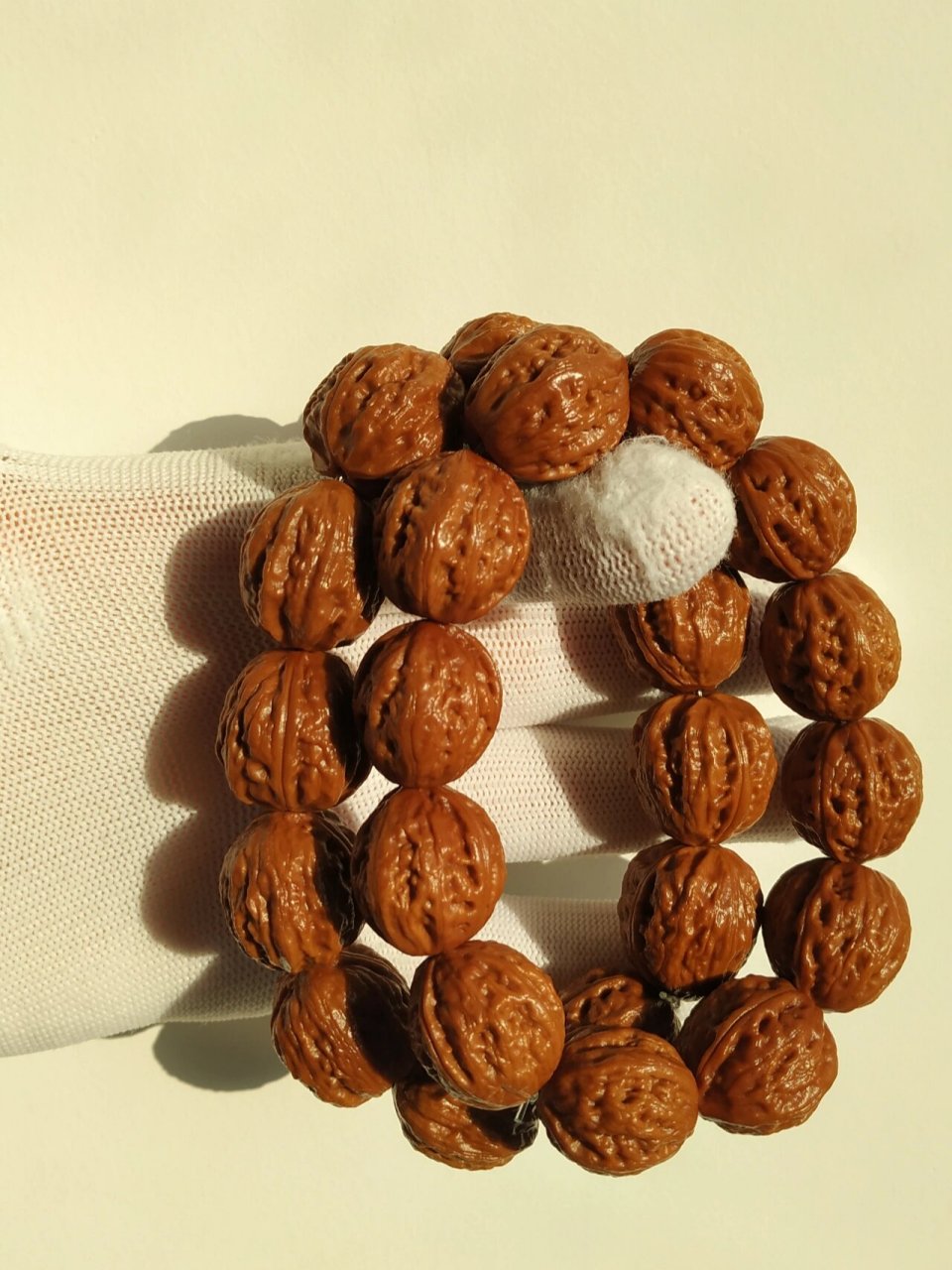 野生小核桃手串(秋子手串)的皮质和皮色分很多种.