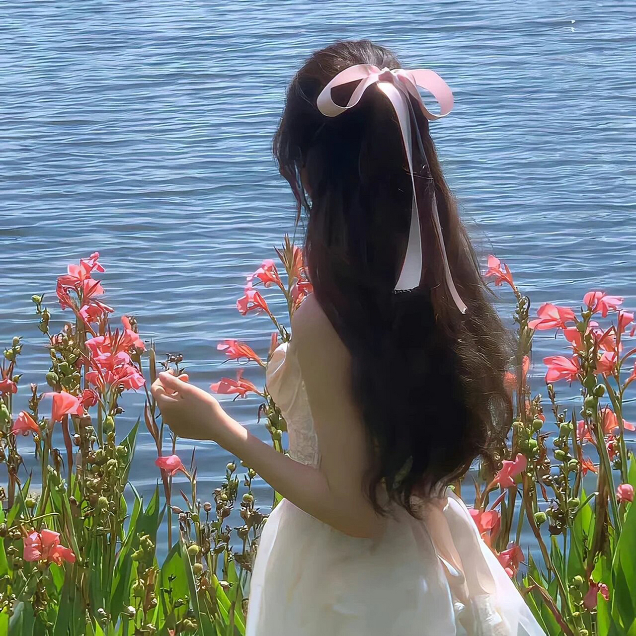 微信头像女生气质淡雅 94 嘿,小仙女们!