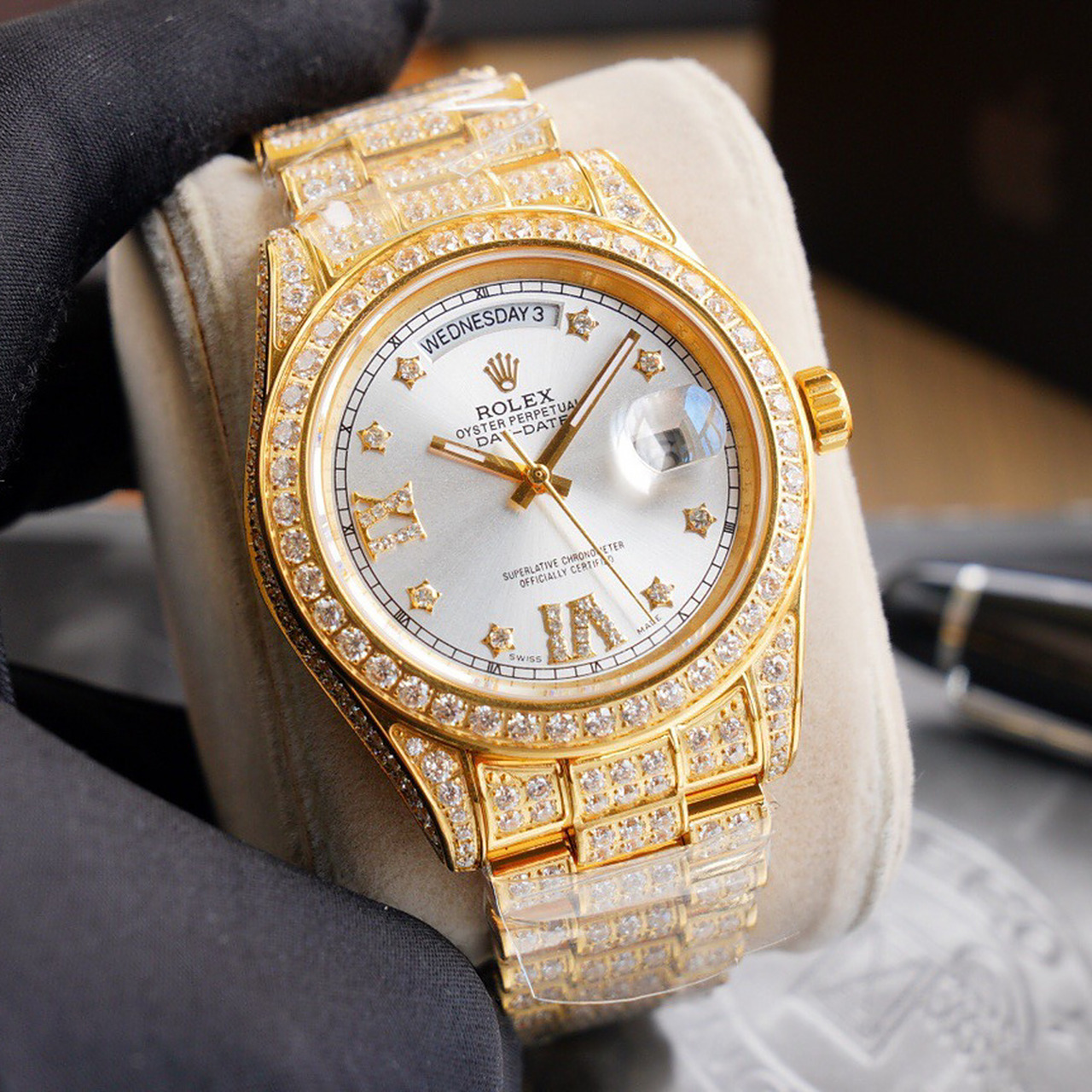 劳力士rolex最新款星期日历型系列满天星镶钻机械男表 土豪本色金1