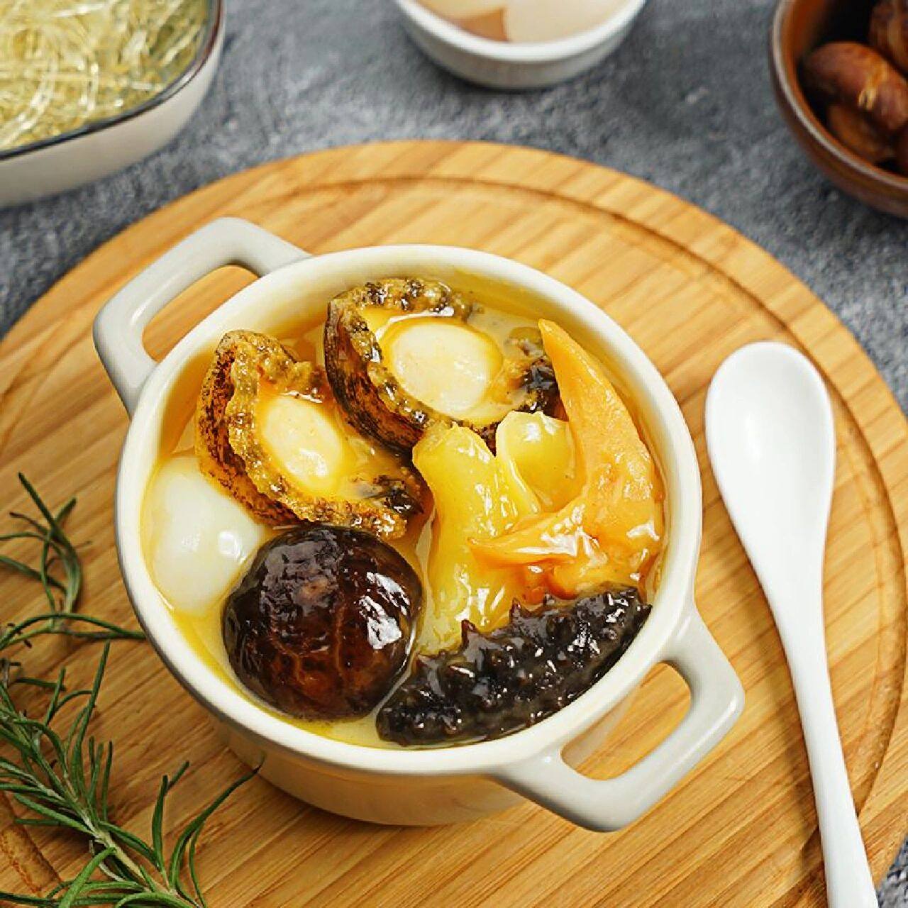 闽菜文化之佛跳墙 佛跳墙: 佛跳墙又名福寿全,是福建省福州市的一道