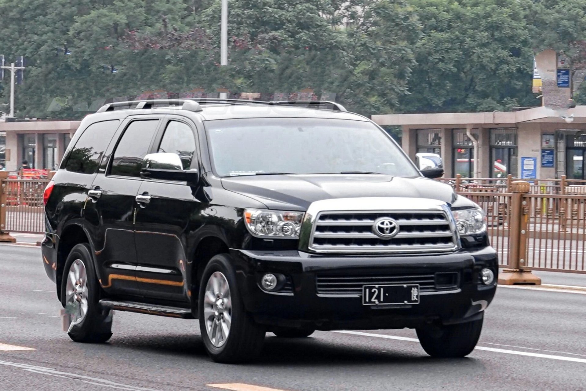 丰田红杉(sequoia)9693