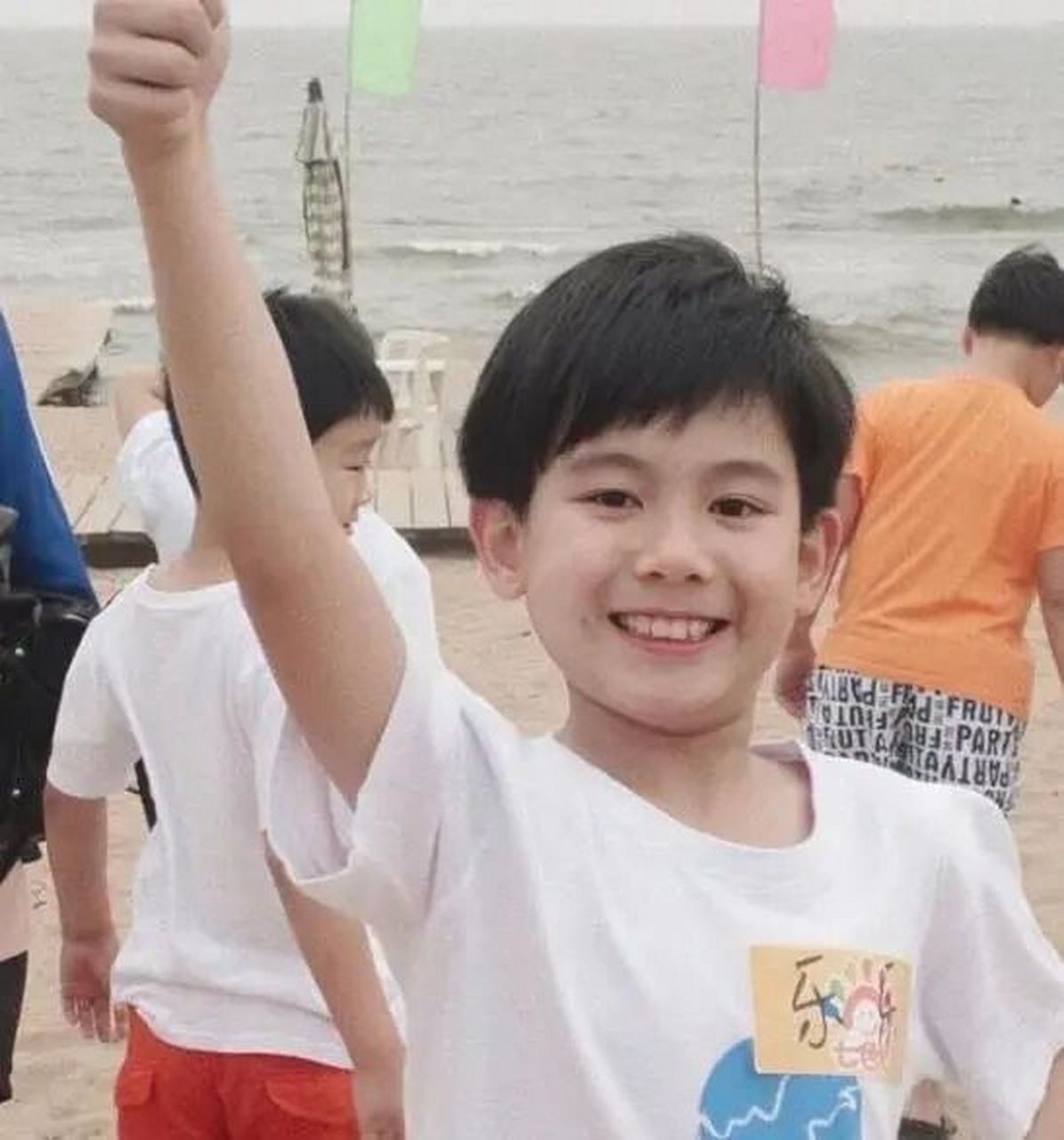 浪漫生活的记录者# #娱乐圈# #胡先煦# 	 瘦下来的胡先煦,除了脸