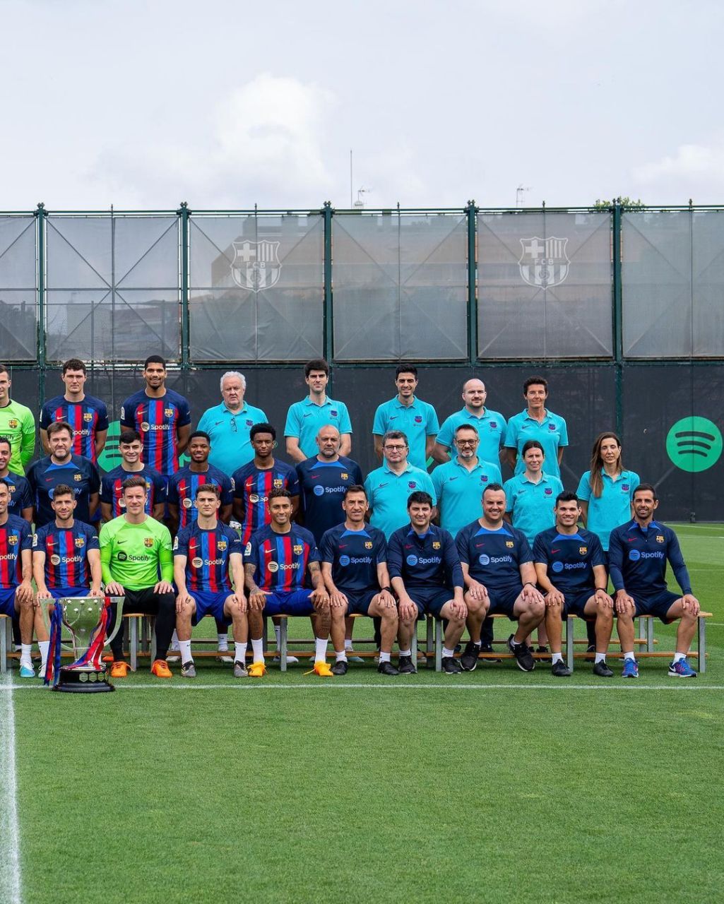 西甲冠军全家福.#巴萨##足球