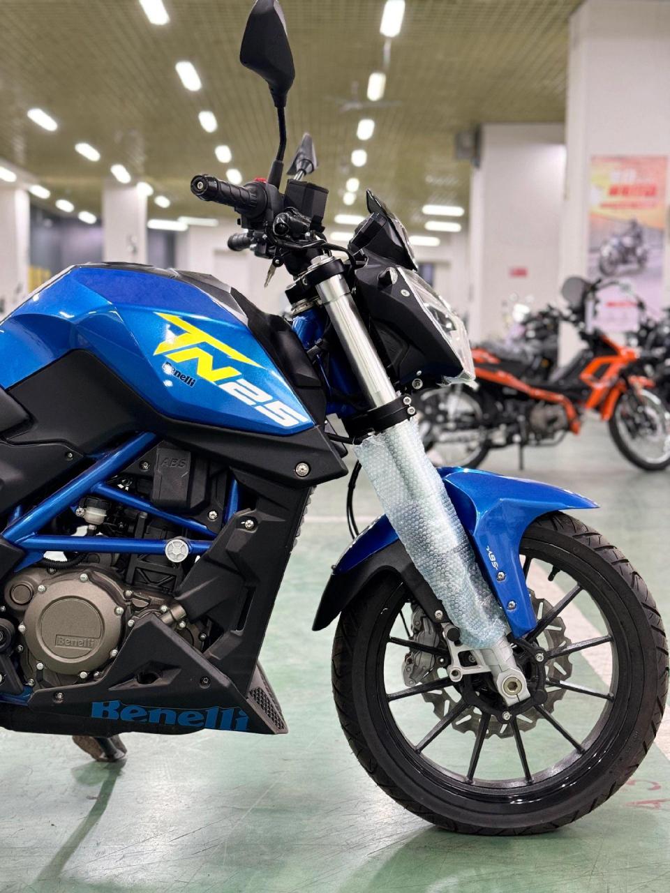 贝纳利  小黄龙 tnt25 回笼资金,全新车亏起处理,未骑,未接电,相当于