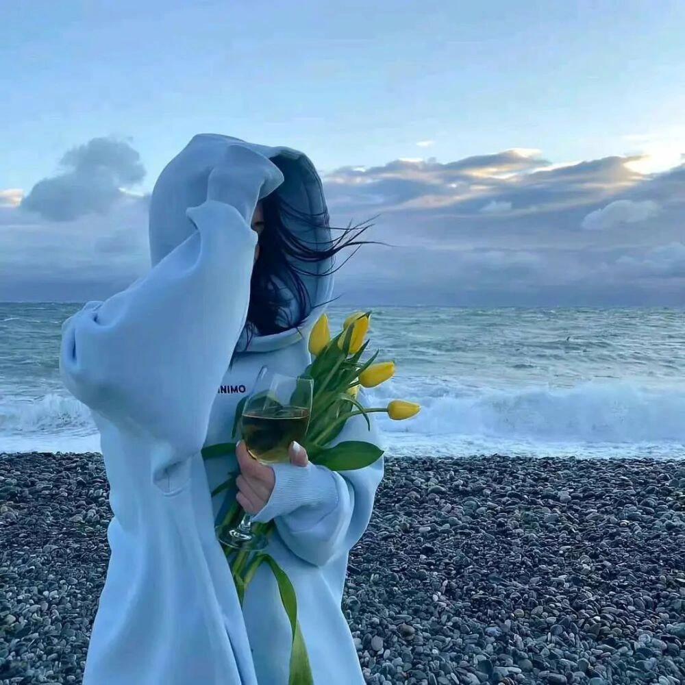 慵懒随意女生头像