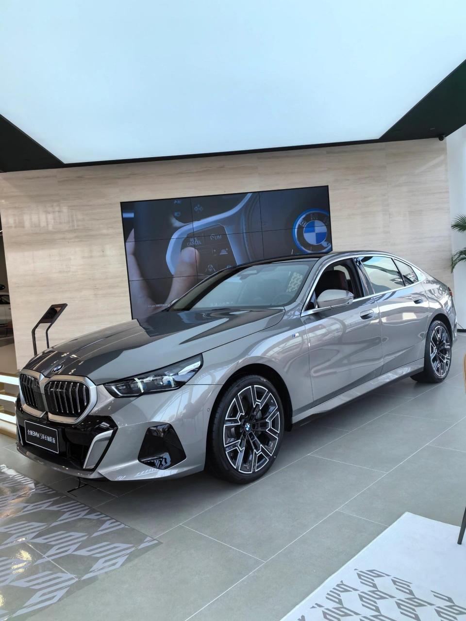 2024款宝马530li 领先型m运动套装