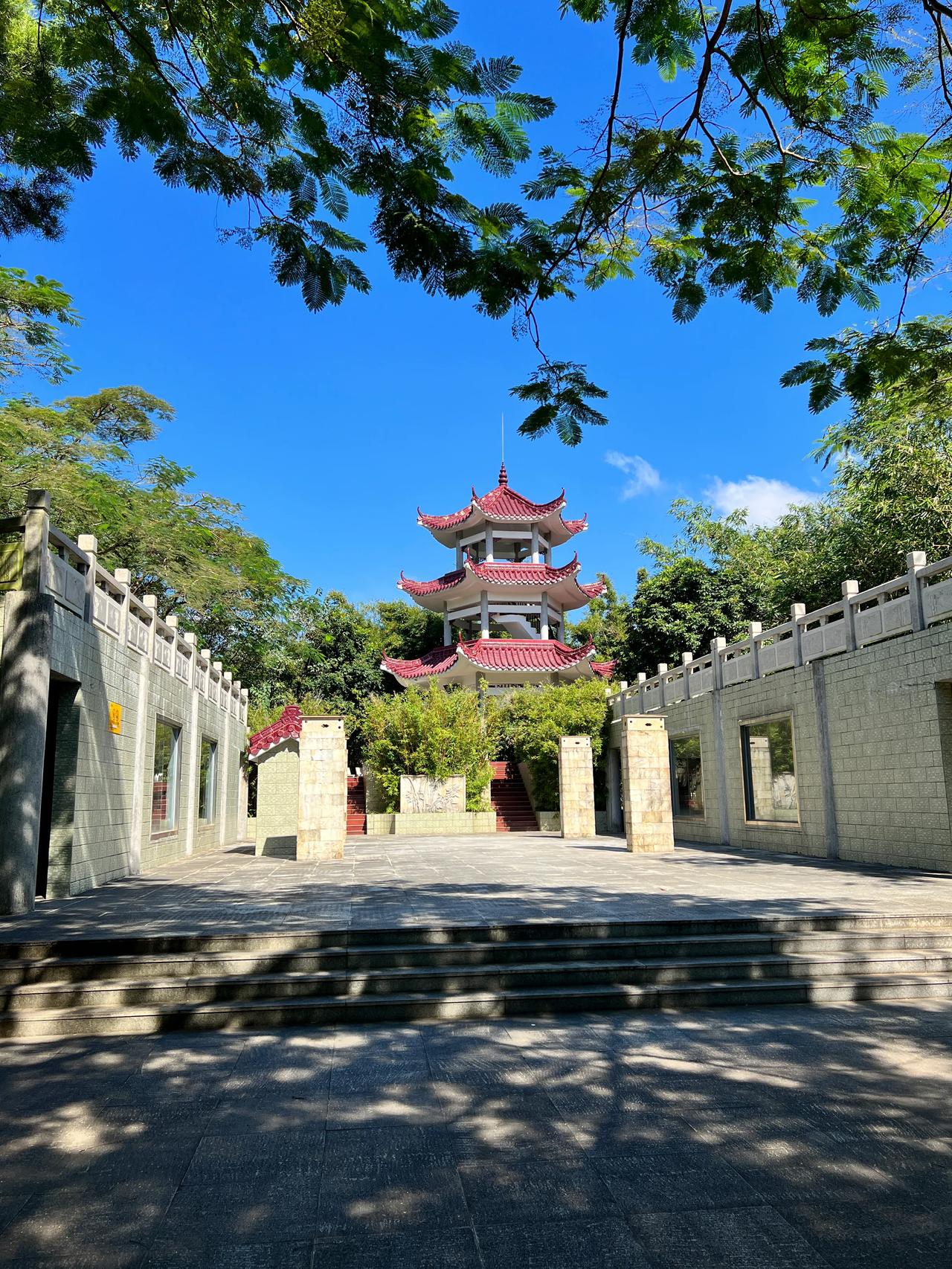 是个周末爬山遛娃的好地方.翠竹公园 荟萃亭