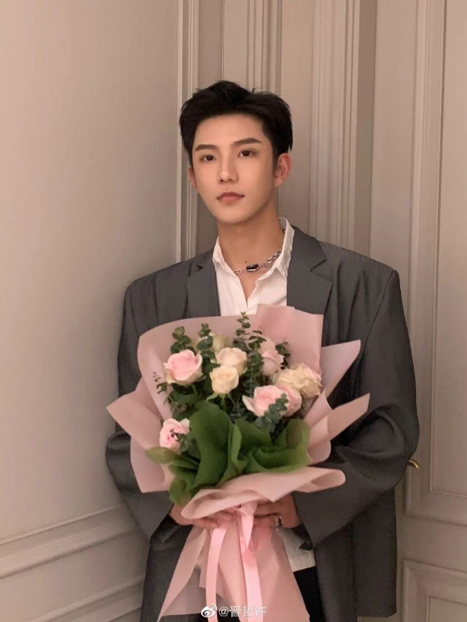 许晋哲-厦大校草 网络上对他的颜值褒贬不一,但是他的图是张张戳我心