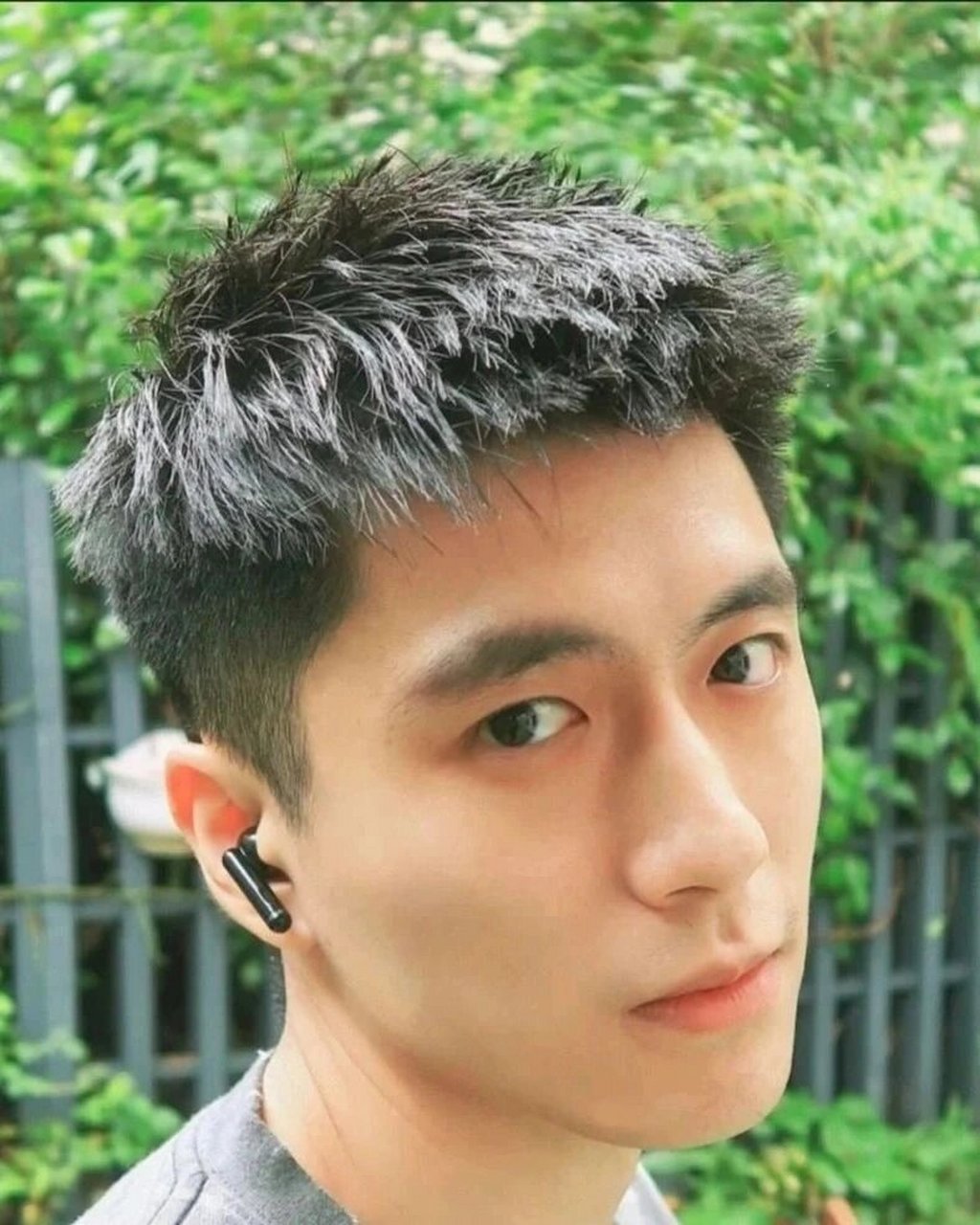 清爽帅气立体有型潮男发型 这款发型不挑脸型哦!
