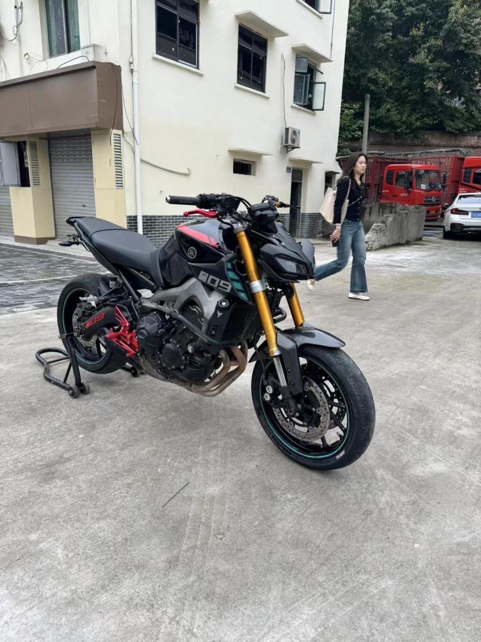 最新到货15年雅马哈mt09带一套手续改装螳螂头前后半热熔新胎正新s3贵