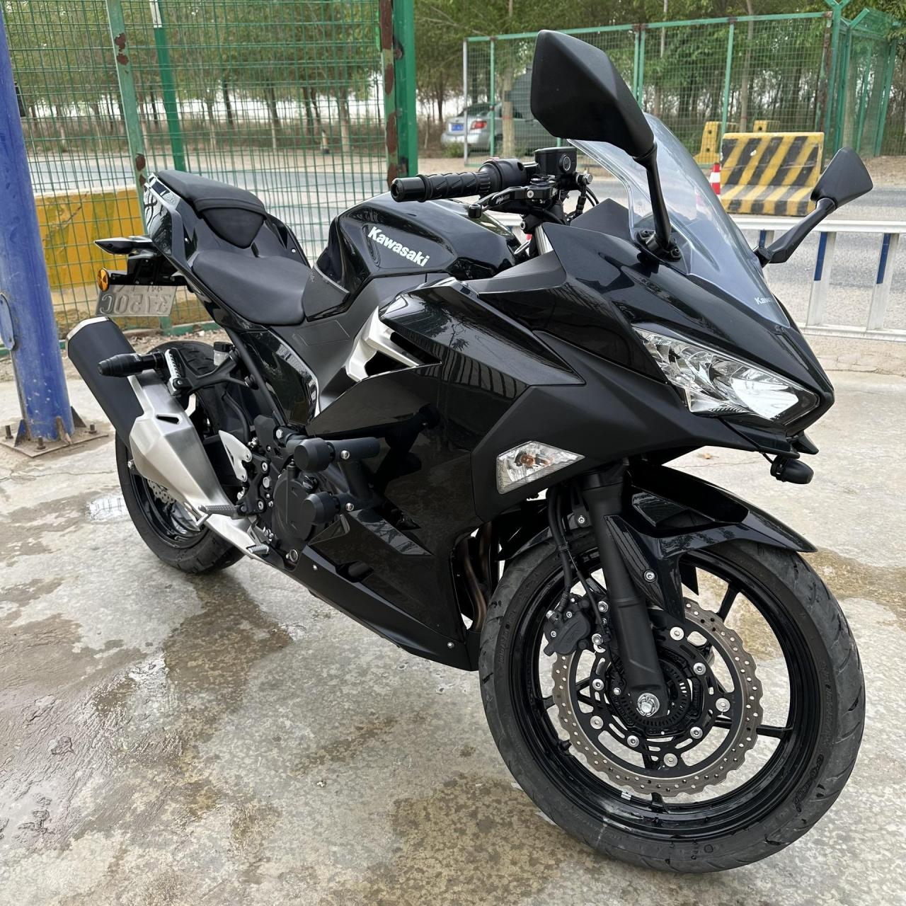 我的黑武士——川崎ninjia 400.