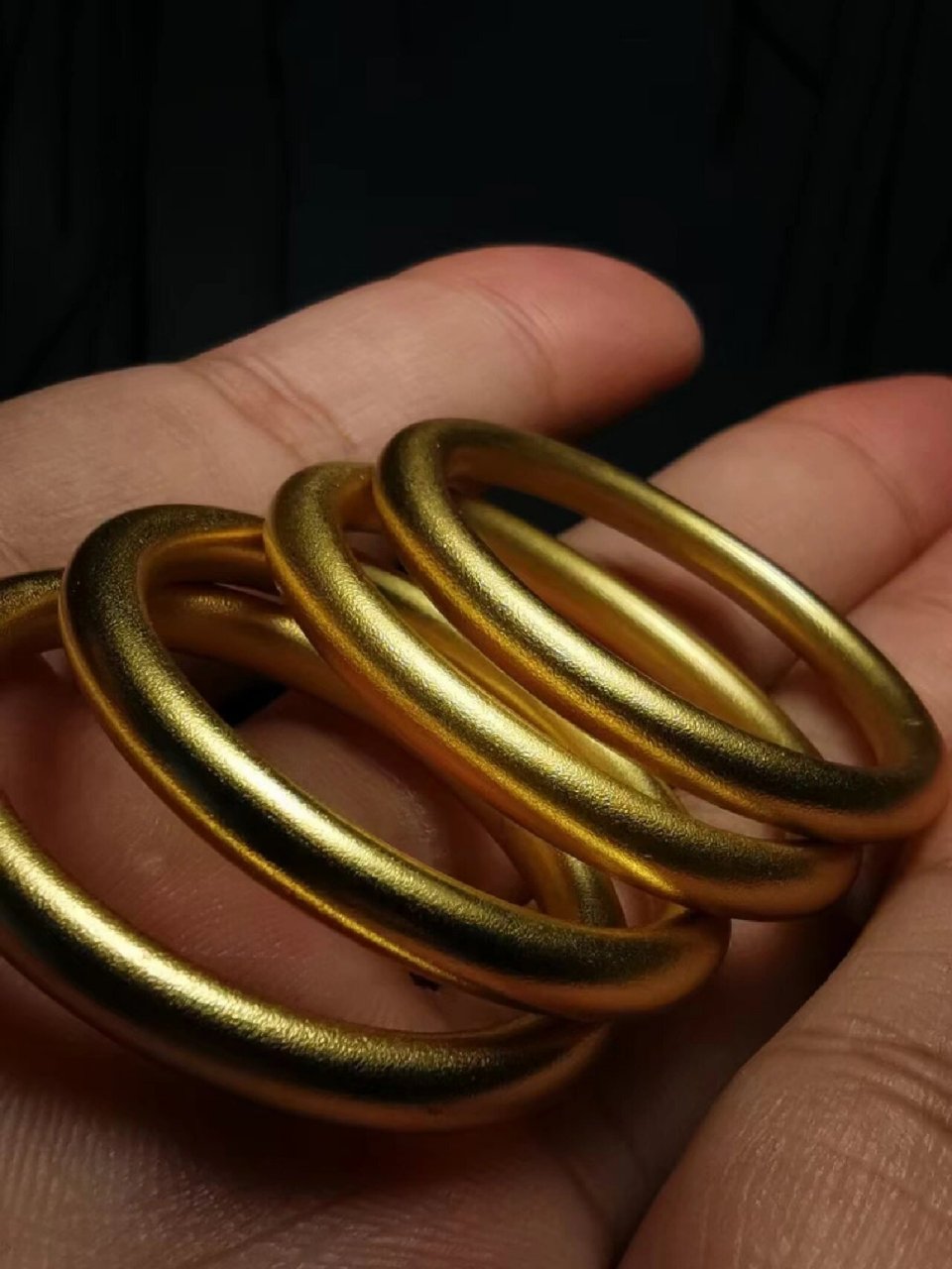 古法金袈裟环 袈裟环儿原为和尚,高僧做法事穿戴装用以束系架娑所用.
