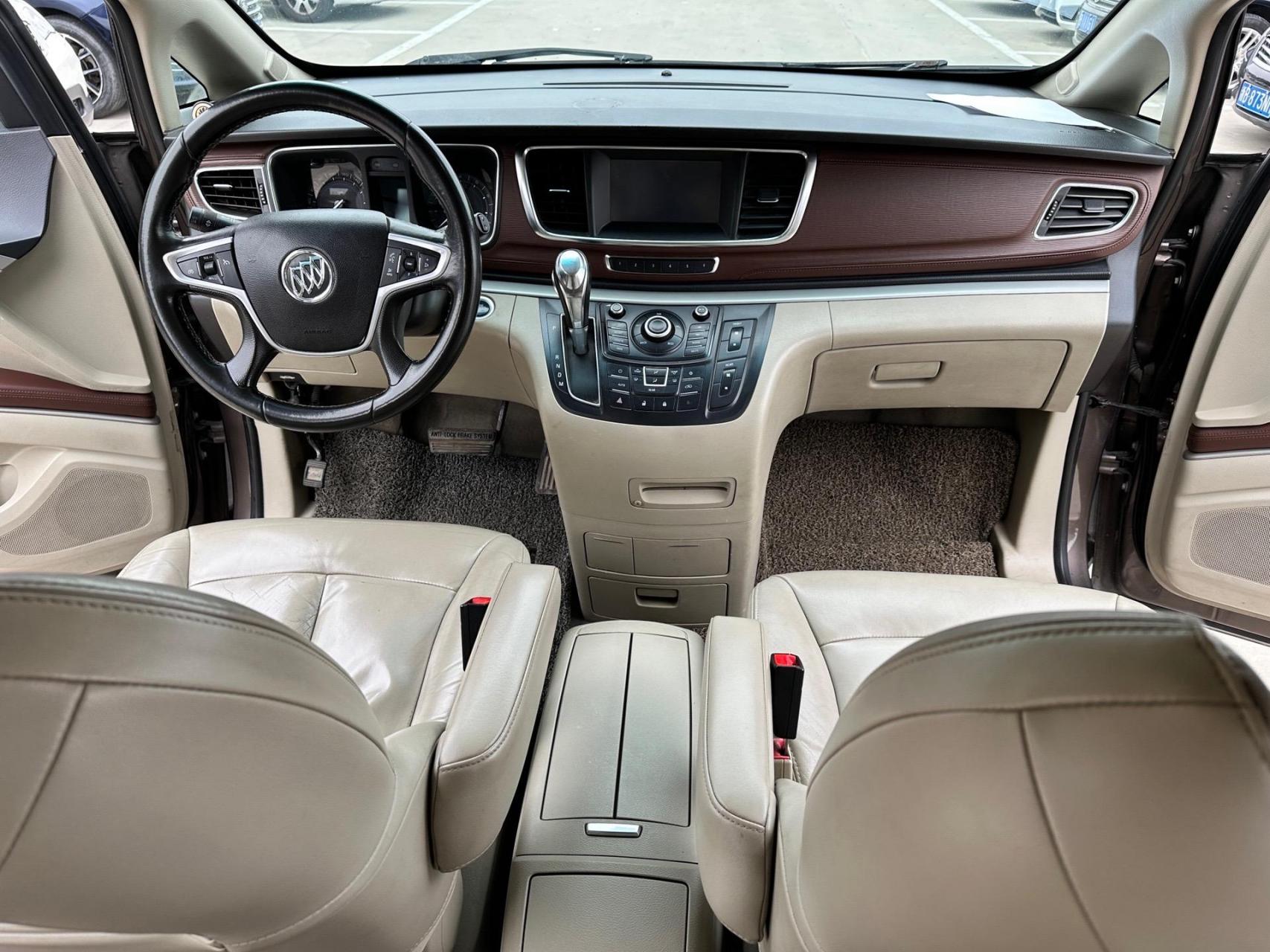 别克gl82.4最高配 售价:8.