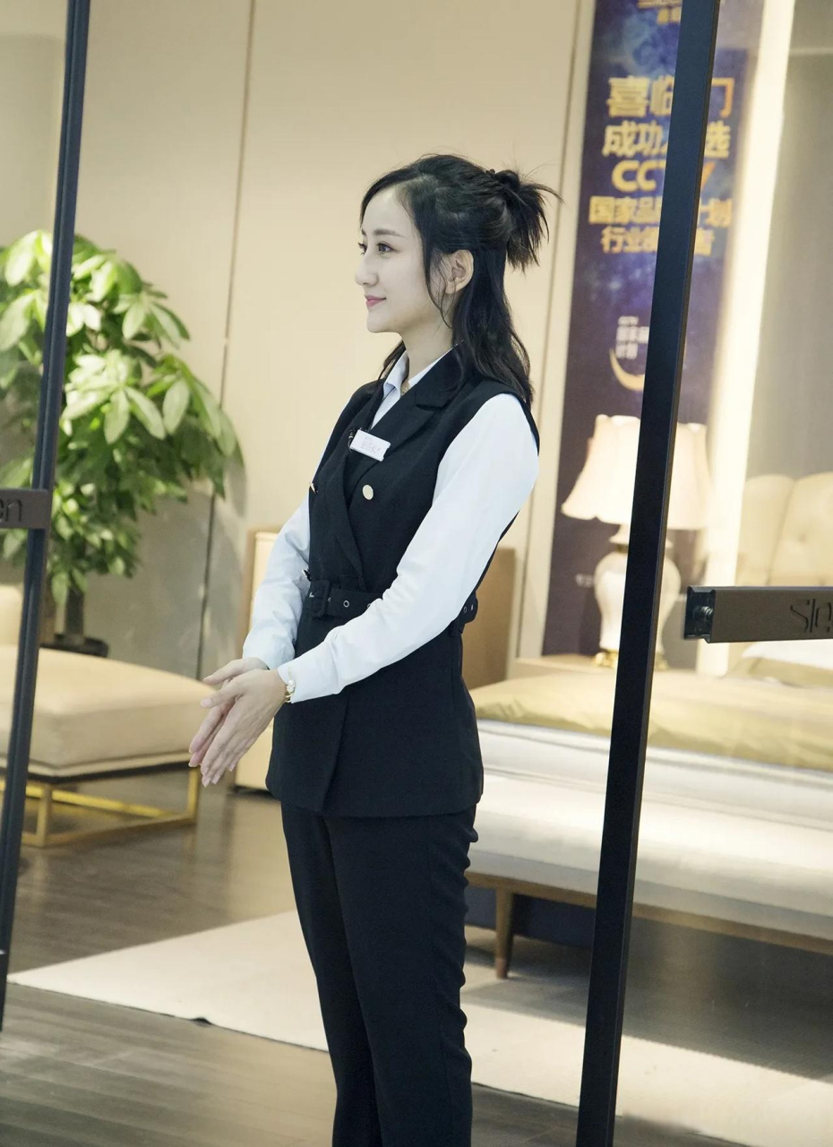 售楼部的小姐姐是不是为了成交量都比较放的开啊!