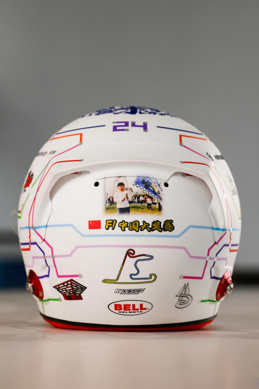 周冠宇中国大奖赛头盔 车手周冠宇 的主场头盔发布!