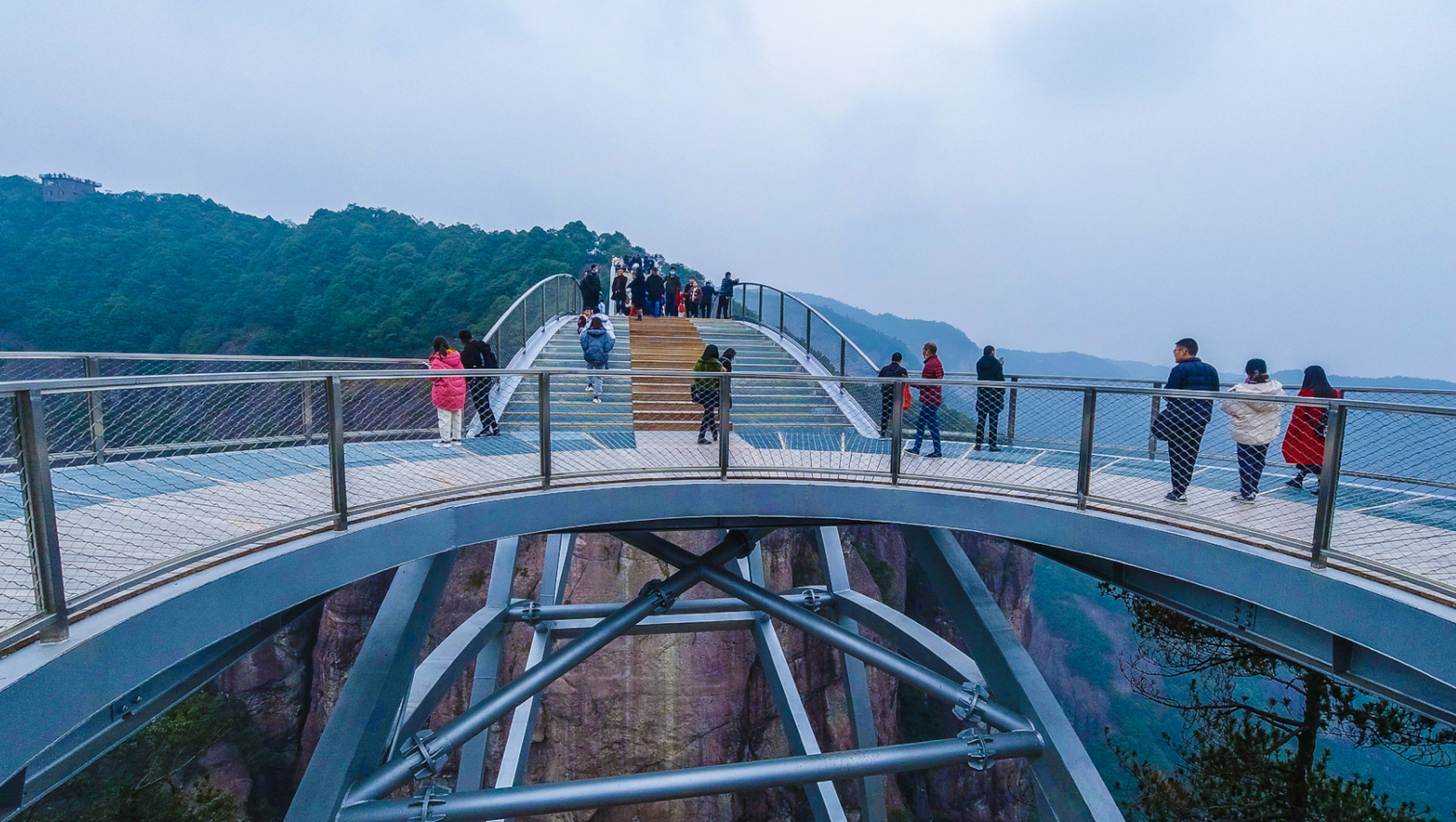 去年国庆期间多了个新晋"网红"桥-如意桥, 从