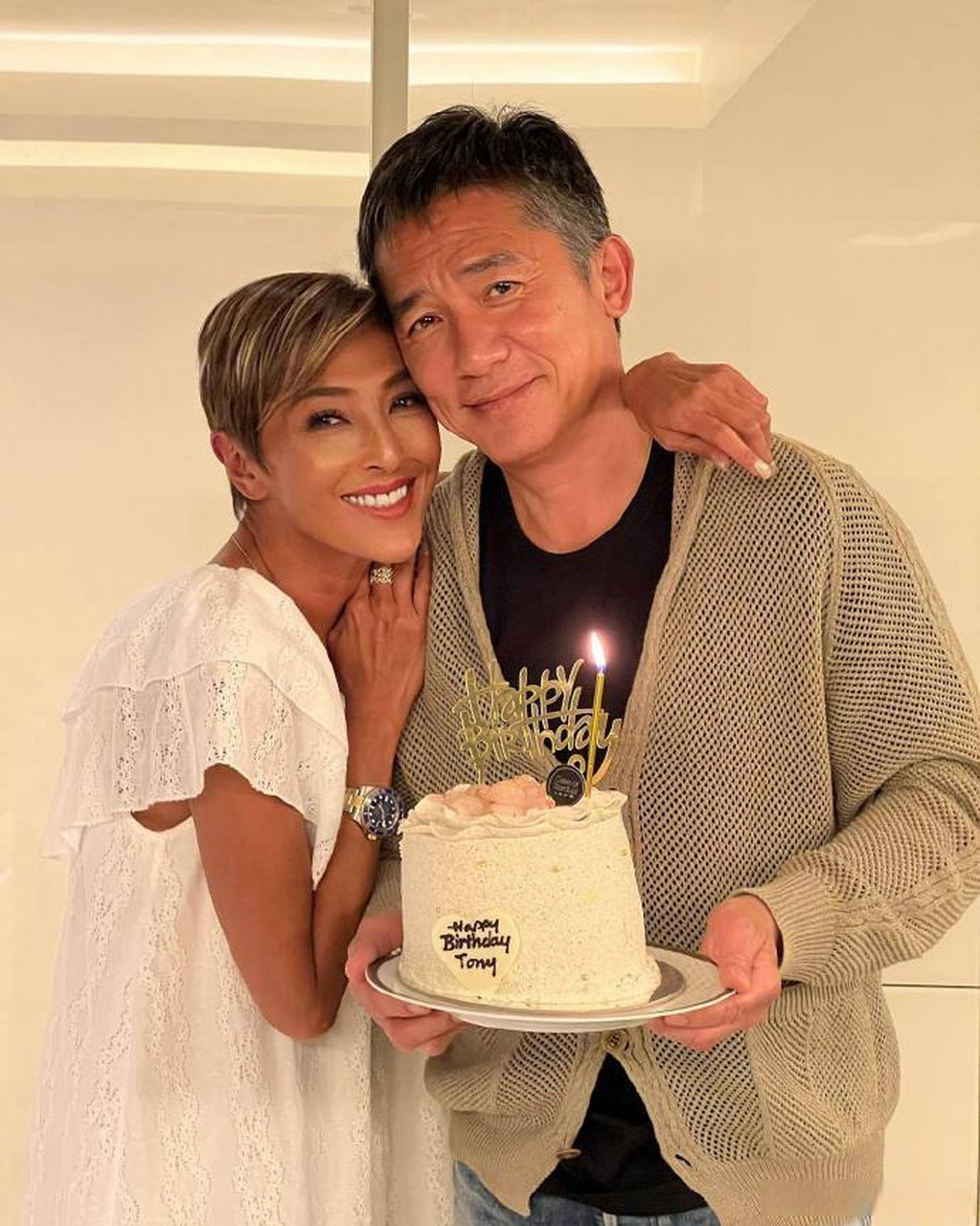 帮梁朝伟庆生的上山诗钠竟然失控了,长得好像杨怡和郑嘉颖老婆结合版?