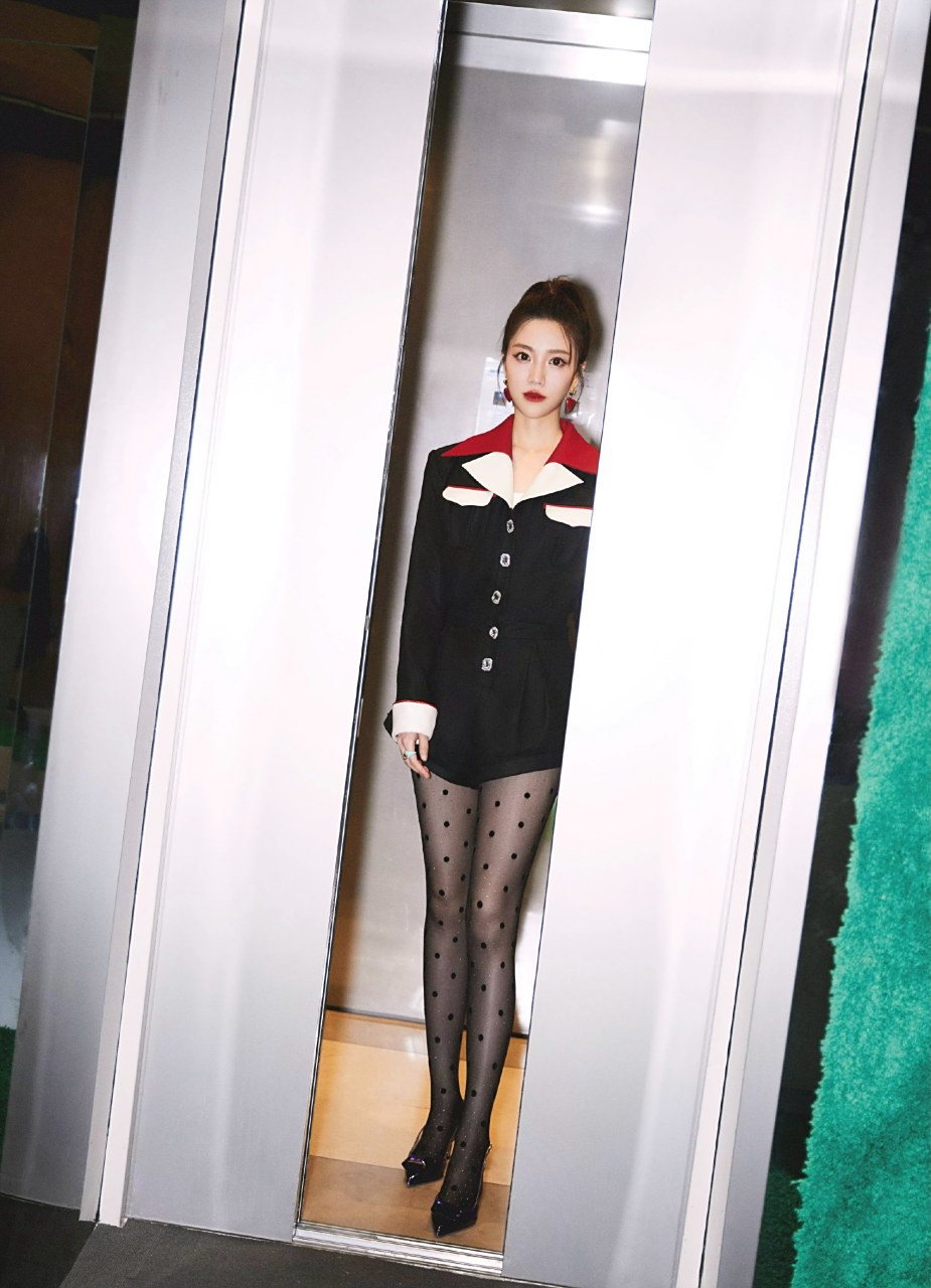 张纯烨,大长腿组图