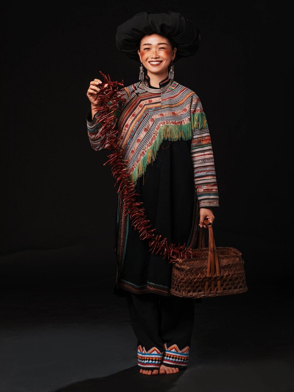 拉祜族～少数民族才是野性美 【拉祜族服饰特点】 拉祜族,是中国最