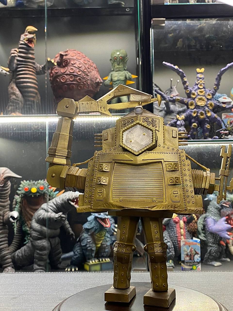 【吃车机器人】克雷奇贡 登场 中文名             克雷奇贡外文名