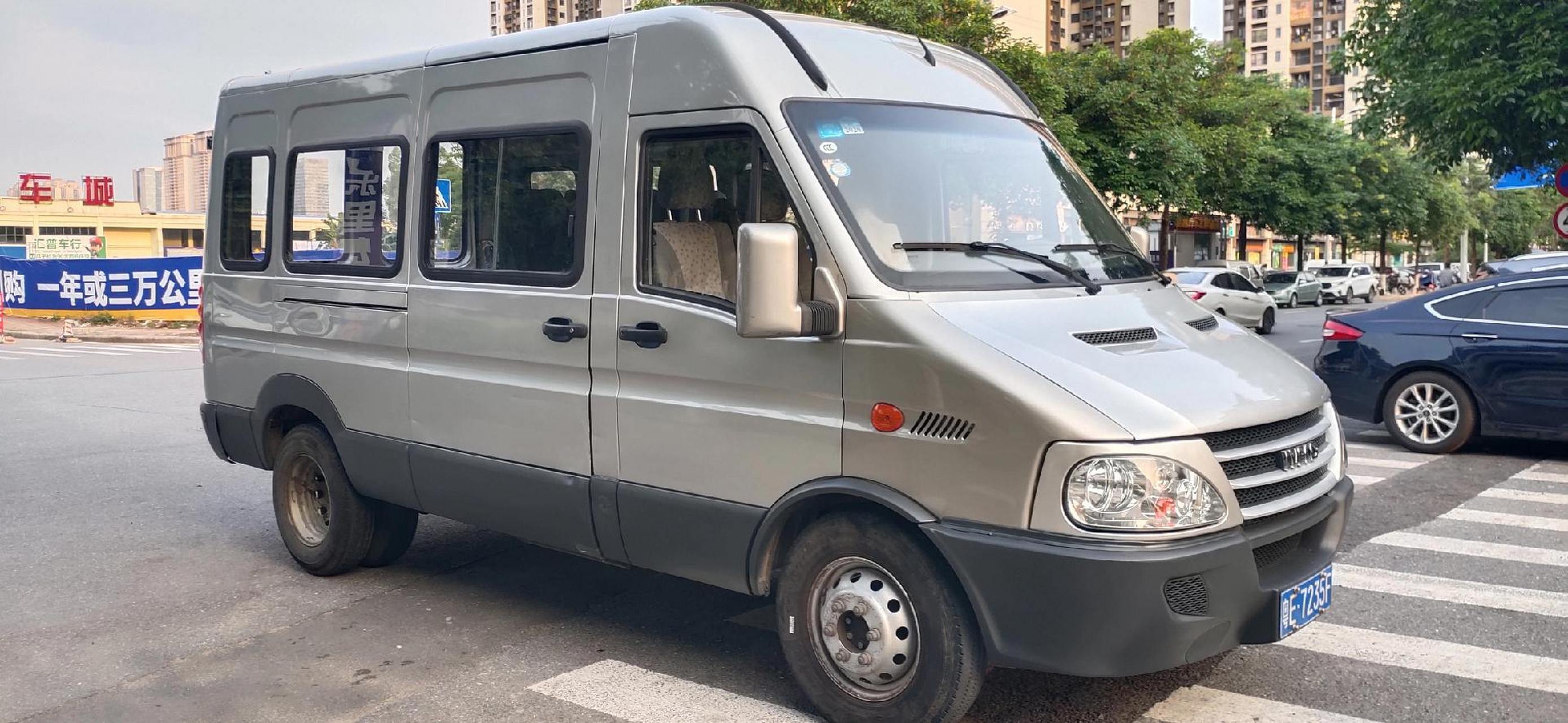 2018年4月,依维柯宝迪加长中顶款,7座.一手靓车.后双轮.国五柴油2.