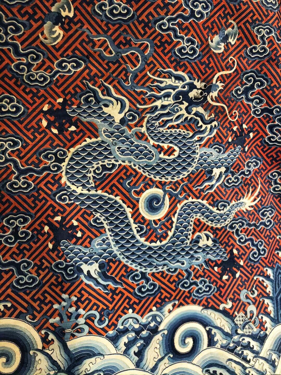 实拍清代龙袍,一眼看出龙纹的演变 今天分享的是龙袍上的龙纹饰,每张