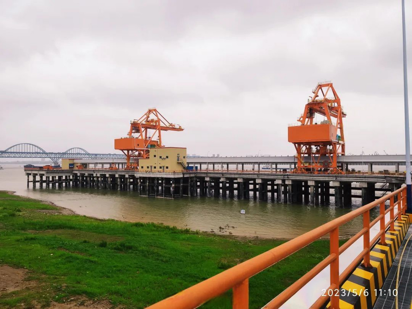 【#江西首座万吨级码头#在九江建成】5月6日,九江港城东港区国家能源