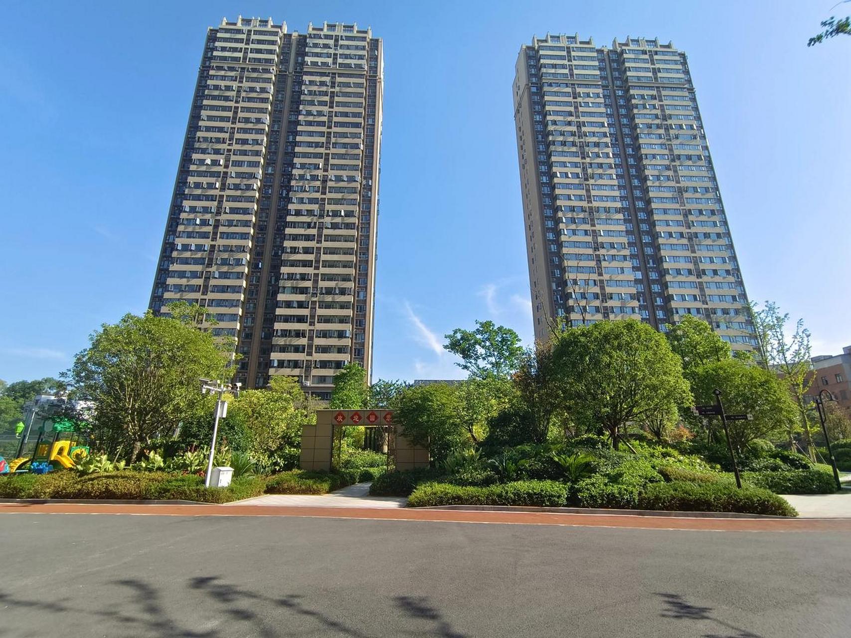 碧桂园潭州府,位置位于福星路和宝塔路的交汇处,也算是河东市中心,离