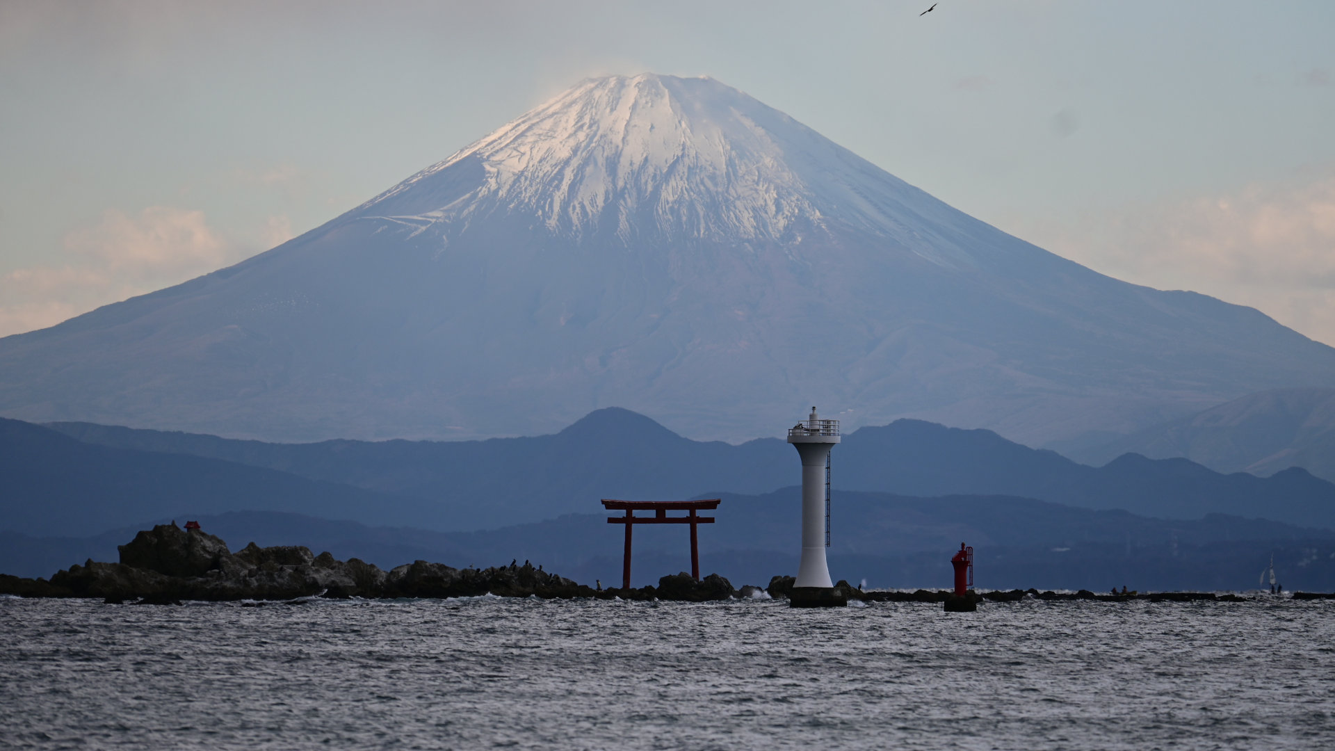 人生好似一个装满各种糖果的罐子,甜蜜与苦涩交织