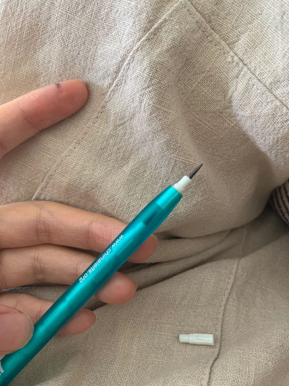 原来雅思这铅笔不是一次性的  没想到是可再次利用铅笔,刚拿回家没