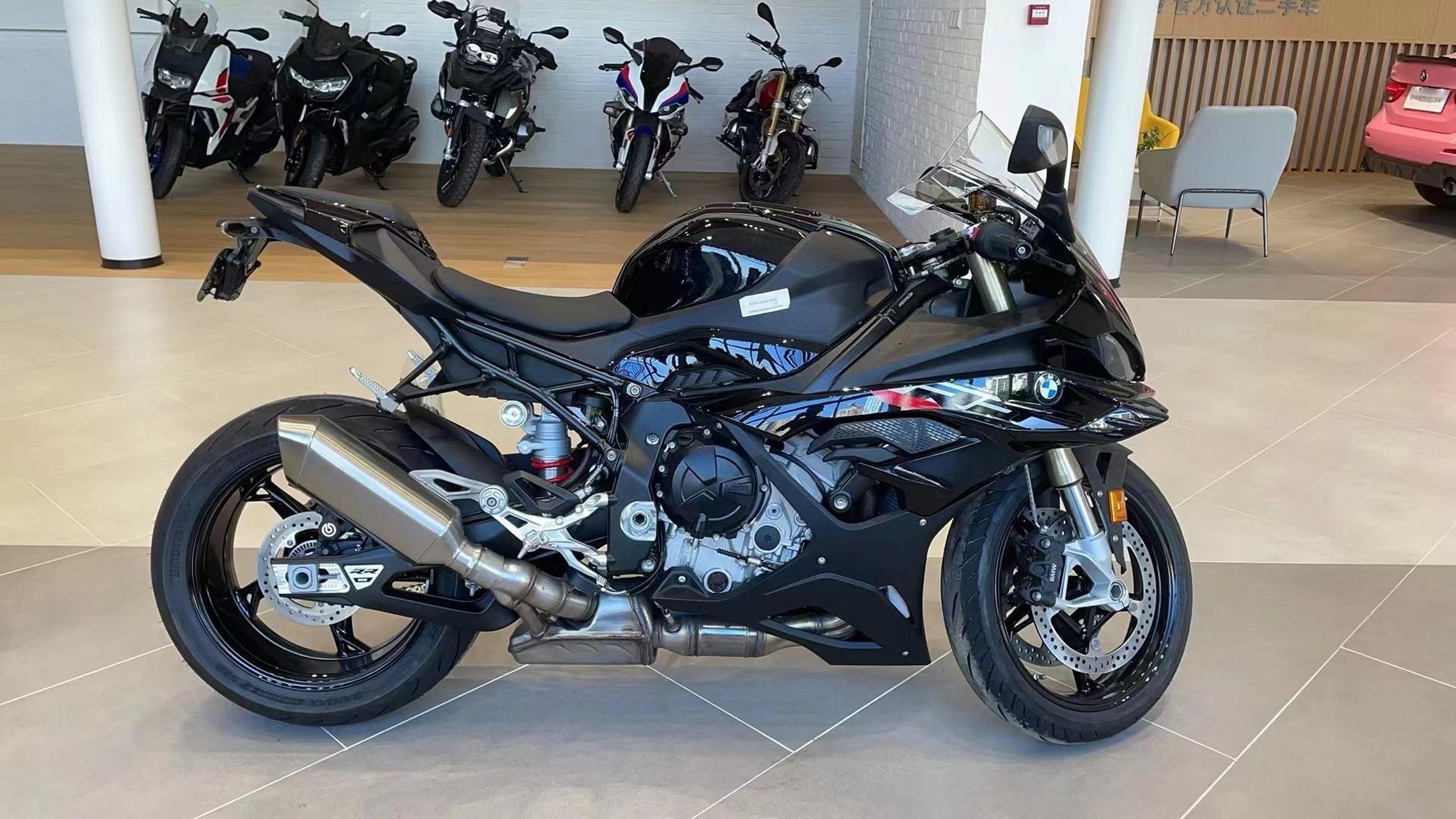 全新bmw s1000rr现车,原价249900,现金优惠23000!